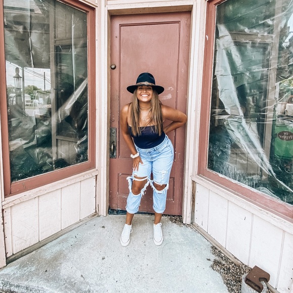 Meet your Posher, Sarina - Picture 1 of 1